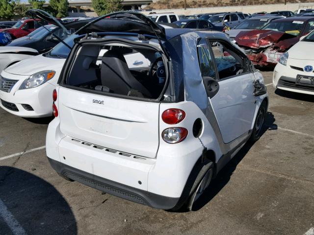 WMEEJ3BA5EK784490 - 2014 SMART FORTWO PUR WHITE photo 4