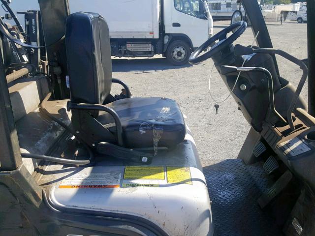 CUL02900677 - 2005 NISSAN FORKLIFT SILVER photo 5