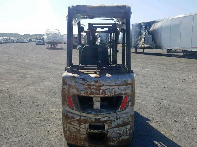 CUL02900677 - 2005 NISSAN FORKLIFT SILVER photo 6