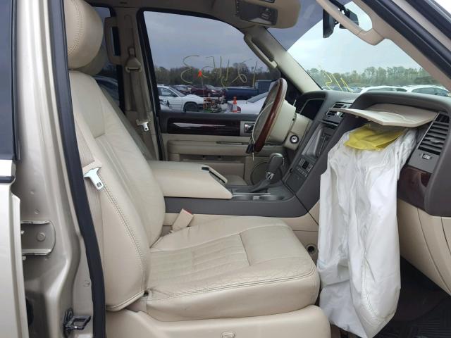 5LMFU28RX4LJ13898 - 2004 LINCOLN NAVIGATOR 棕色 照片 5