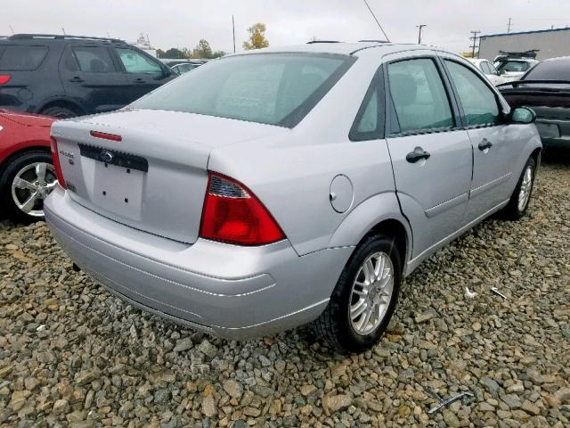 1FAFP34N17W256884 - 2007 FORD FOCUS ZX4 SILVER photo 4