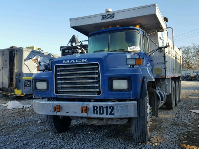 1M2P264C8XM028840 - 1999 MACK 600 RD600 BLUE photo 2