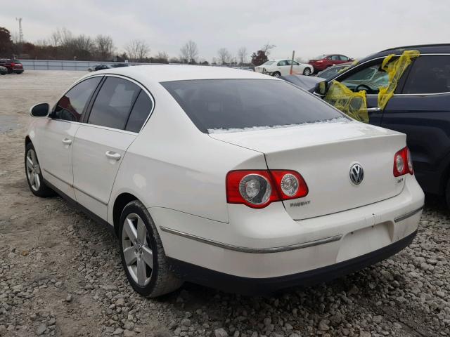 WVWAK73C49E061610 - 2009 VOLKSWAGEN PASSAT KOM WHITE photo 3