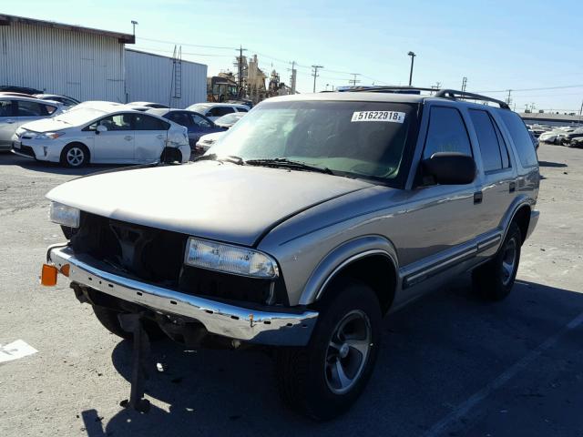 1GNCS13W812227656 - 2001 CHEVROLET BLAZER BEIGE photo 2