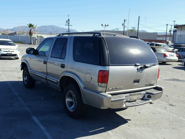 1GNCS13W812227656 - 2001 CHEVROLET BLAZER BEIGE photo 3