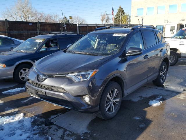 JTMRFREV0JJ180185 - 2018 TOYOTA RAV4 ADVEN GRAY photo 2