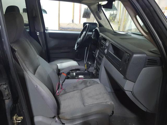 1J8HG48K86C144018 - 2006 JEEP COMMANDER BLACK photo 5