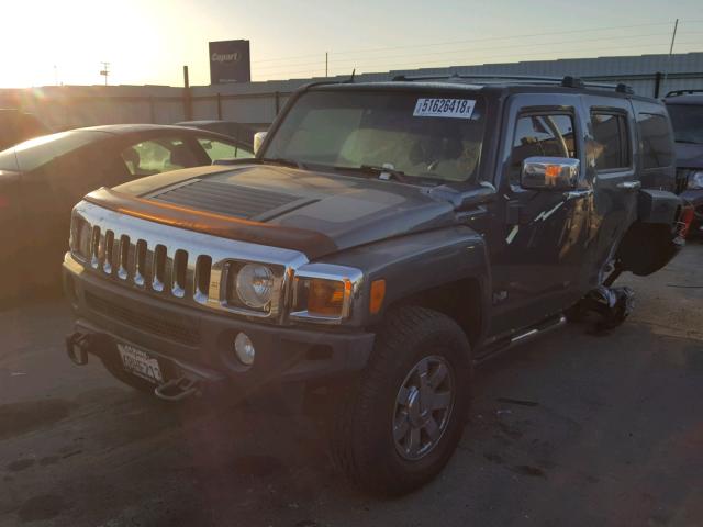 5GTDN13EX78159015 - 2007 HUMMER H3 GRAY photo 2