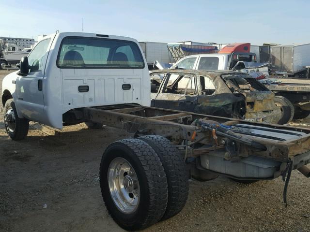 1FDAF56F53EB17992 - 2003 FORD F550 SUPER WHITE photo 3