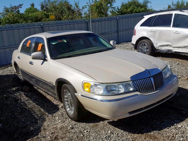 1LNHM83W92Y636342 - 2002 LINCOLN TOWN CAR C CREAM photo 1