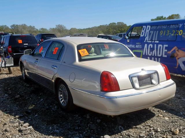 1LNHM83W92Y636342 - 2002 LINCOLN TOWN CAR C CREAM photo 3