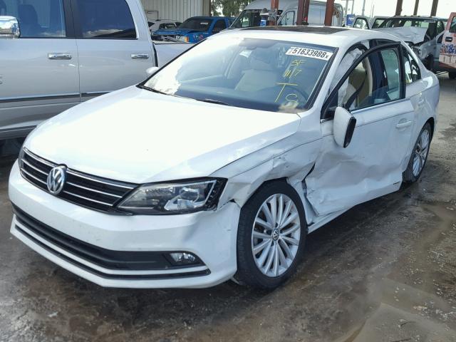 3VWL17AJ5GM204419 - 2016 VOLKSWAGEN JETTA SEL WHITE photo 2