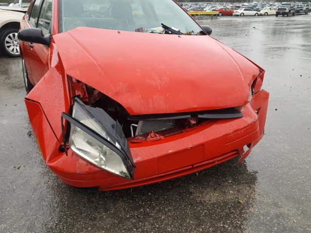 1FAFP34N06W120521 - 2006 FORD FOCUS ZX4 RED photo 9