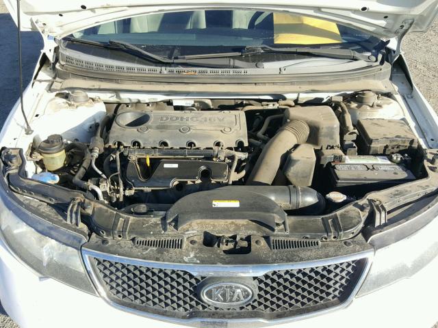 KNAFU4A29A5112898 - 2010 KIA FORTE EX WHITE photo 7