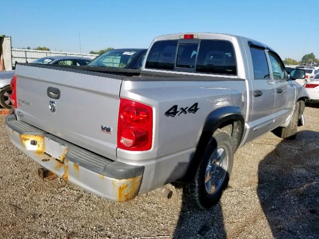 1D7HW48N55S159428 - 2005 DODGE DAKOTA QUA SILVER photo 4