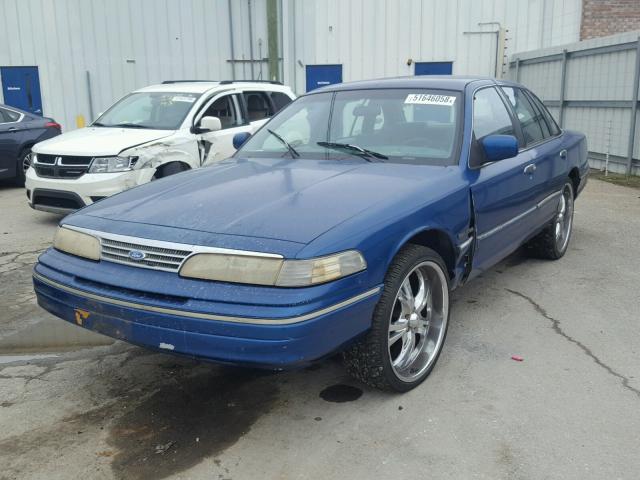 2FALP74W1PX141497 - 1993 FORD CROWN VICT BLUE photo 2