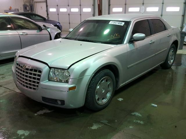 2C3KA53GX7H777677 - 2007 CHRYSLER 300 TOURIN SILVER photo 2