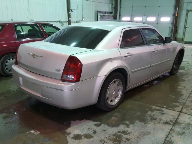 2C3KA53GX7H777677 - 2007 CHRYSLER 300 TOURIN SILVER photo 4