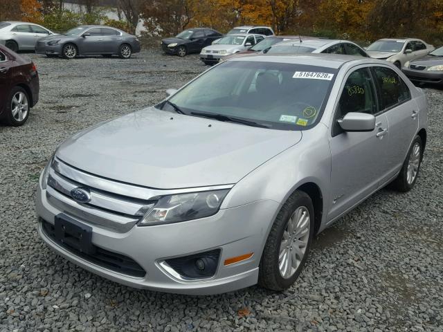 3FADP0L31AR137197 - 2010 FORD FUSION HYB SILVER photo 2