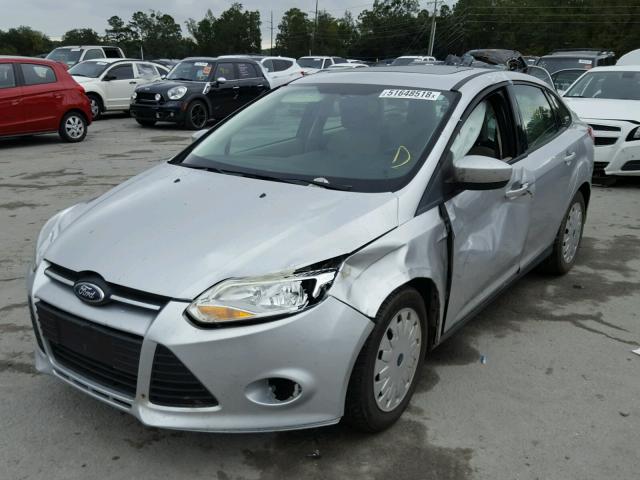 1FAHP3F22CL413216 - 2012 FORD FOCUS SE SILVER photo 2