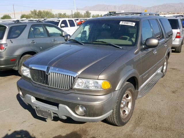 5LMEU27R32LJ17611 - 2002 LINCOLN NAVIGATOR 金色 照片 2