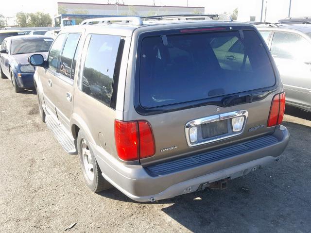 5LMEU27R32LJ17611 - 2002 LINCOLN NAVIGATOR 金色 照片 3