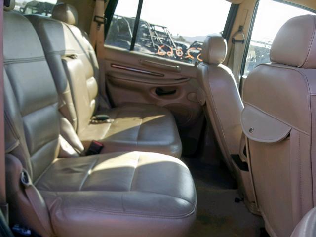 5LMEU27R32LJ17611 - 2002 LINCOLN NAVIGATOR 金色 照片 6