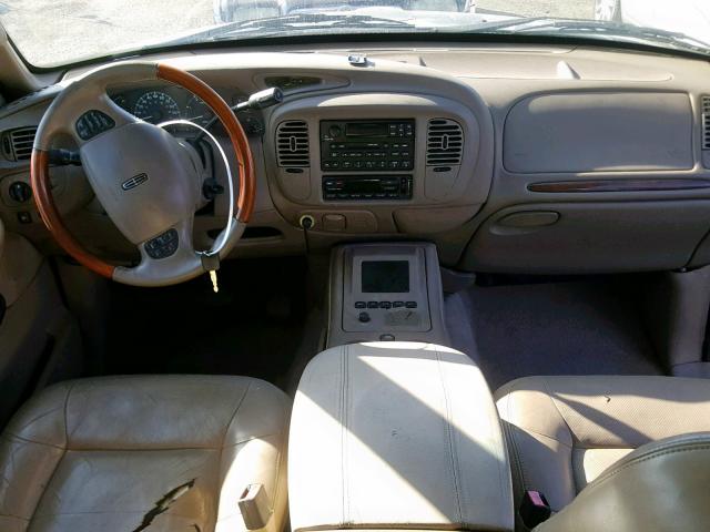 5LMEU27R32LJ17611 - 2002 LINCOLN NAVIGATOR 金色 照片 9