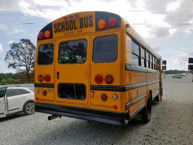 4UZAAXCS97CX30145 - 2007 FREIGHTLINER CHASSIS FS YELLOW photo 4