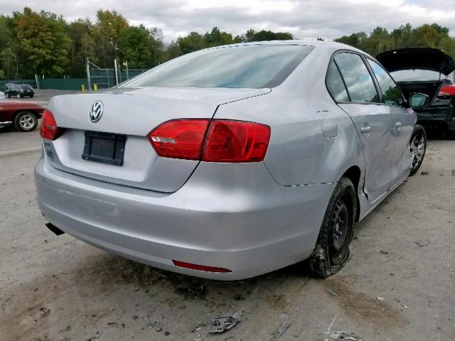 3VW2K7AJ6DM269025 - 2013 VOLKSWAGEN JETTA BASE Արծաթագույն լուսանկար 4