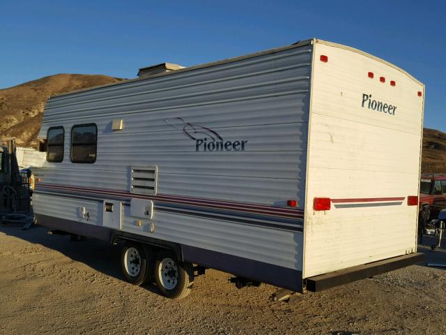 1EB1T182241591258 - 2004 FLEETWOOD PIONEER  WHITE photo 3