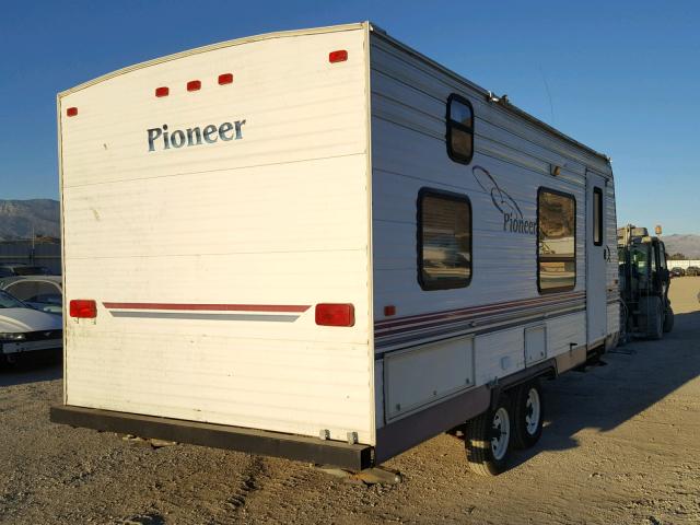 1EB1T182241591258 - 2004 FLEETWOOD PIONEER  WHITE photo 4