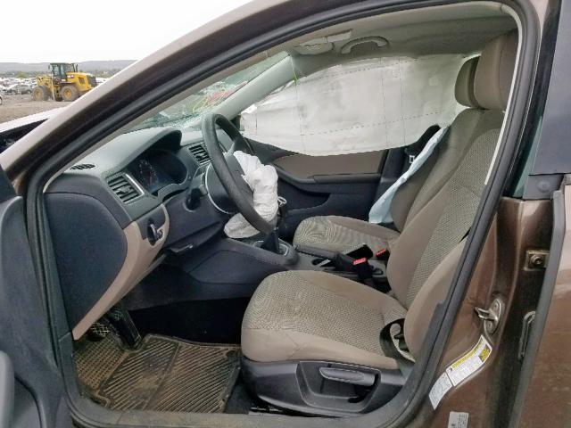 3VW1K7AJ3BM398378 - 2011 VOLKSWAGEN JETTA BASE 棕色 照片 5