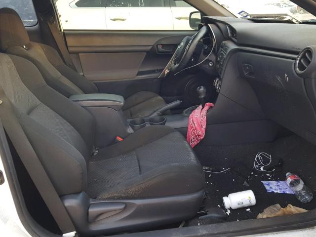 JTKJF5C74D3056240 - 2013 TOYOTA SCION TC 白色 照片 5