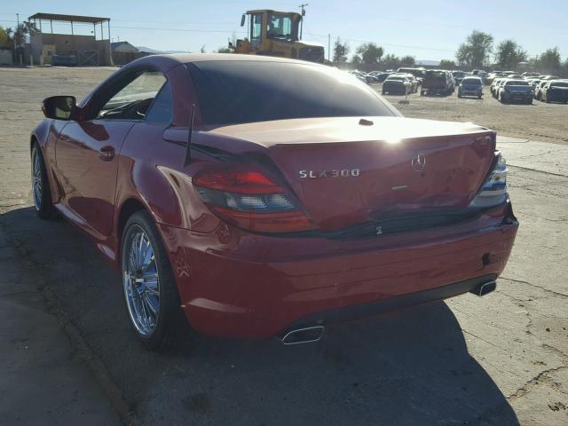 WDBWK5EA4BF240315 - 2011 MERCEDES-BENZ SLK 300 RED photo 3