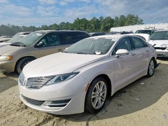 3LN6L2JK9GR609137 - 2016 LINCOLN MKZ WHITE photo 2