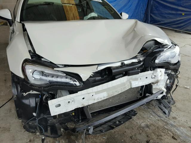 JF1ZCAC11H9601973 - 2017 SUBARU BRZ 2.0 LI WHITE photo 9