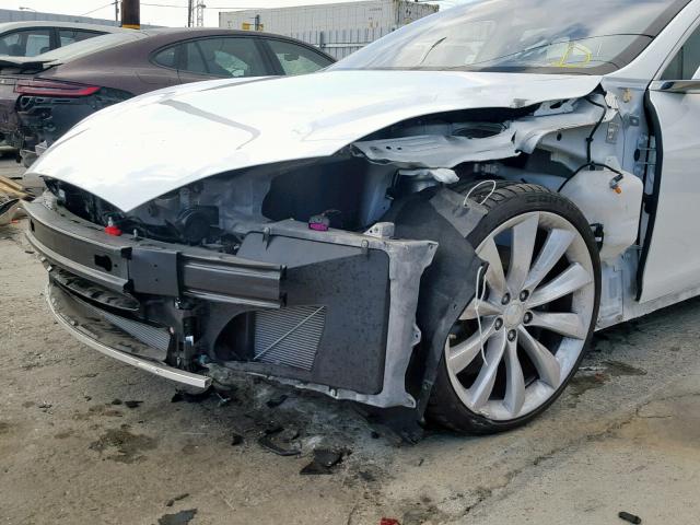 5YJSA1DN7DFP08156 - 2013 TESLA MODEL S أبيض صورة 9
