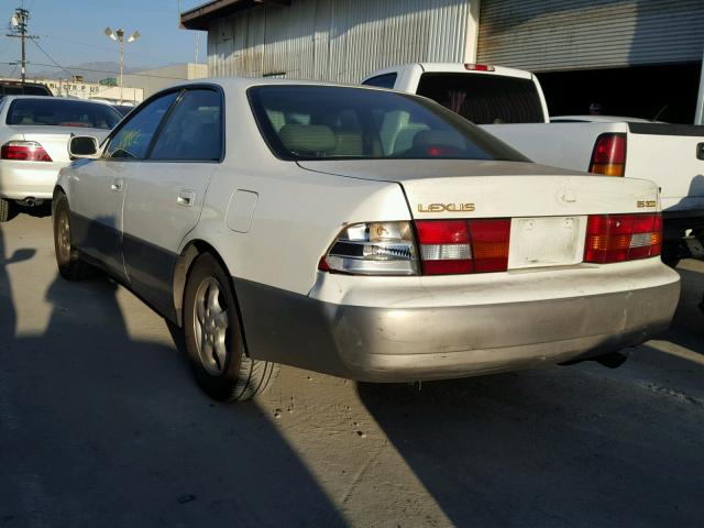 JT8BF22GXV0039715 - 1997 LEXUS ES 300 WHITE photo 3