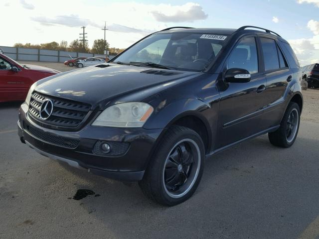 4JGBB86E16A032006 - 2006 MERCEDES-BENZ ML 350 TWO TONE photo 2