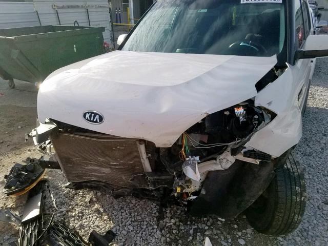 KNDJT2A59C7444572 - 2012 KIA SOUL WHITE photo 9