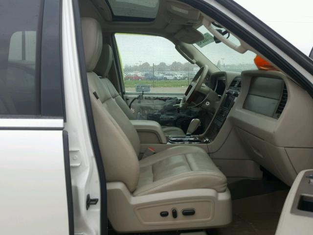 5LMJJ3H52BEJ03969 - 2011 LINCOLN NAVIGATOR Ақ фото 5