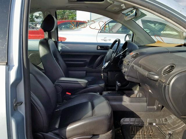 3VWRG3AG7AM011850 - 2010 VOLKSWAGEN NEW BEETLE 蓝色 照片 5