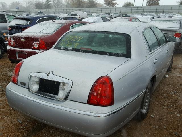 1LNHM83W52Y605251 - 2002 LINCOLN TOWN CAR C SILVER photo 4