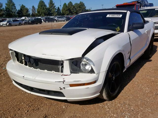 1ZVFT85H165199373 - 2006 FORD MUSTANG GT WHITE photo 2