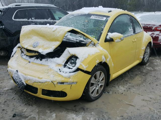 3VWRG3AG7AM034660 - 2010 VOLKSWAGEN NEW BEETLE YELLOW photo 2