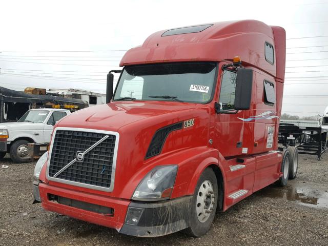 4V4NC9GH87N457850 - 2007 VOLVO VN VNL RED photo 2