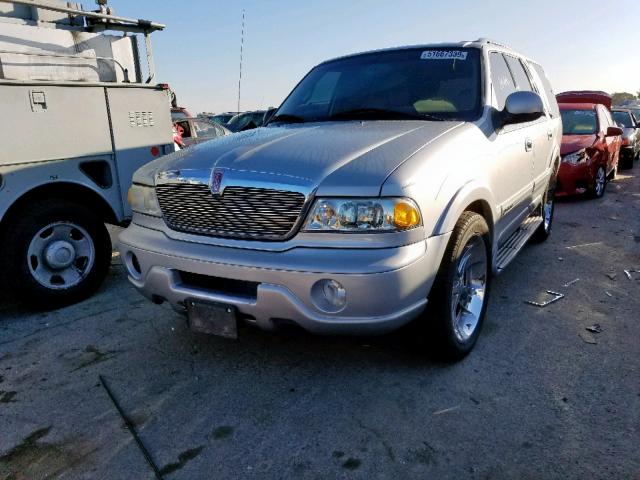 5LMRU27A4XLJ41712 - 1999 LINCOLN NAVIGATOR SILVER photo 2