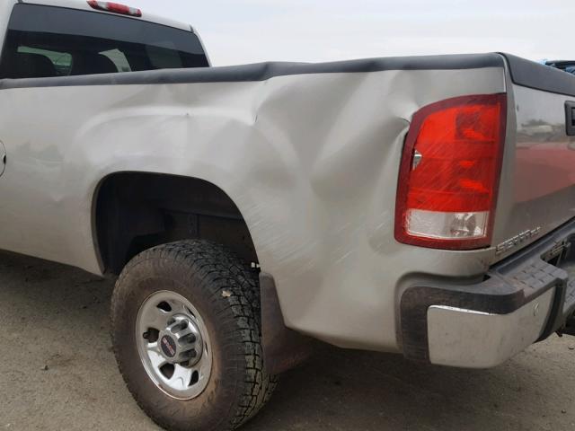 1GTHK39628E200592 - 2008 GMC SIERRA K35 SILVER photo 9