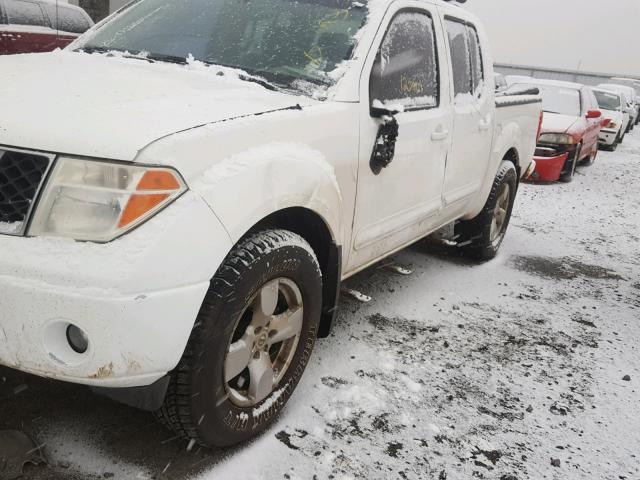 1N6AD07WX6C458684 - 2006 NISSAN FRONTIER C WHITE photo 9